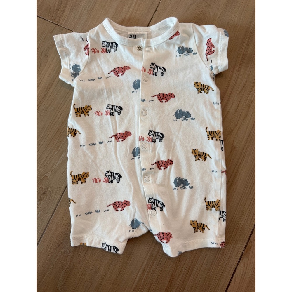 H&M Baby Safari Animal Print Romper White Short Sleeve Snaps 3M 2-4M